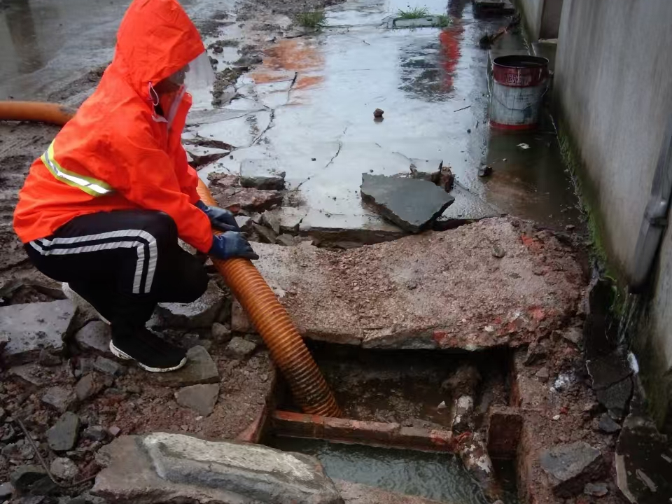 临武专业清理污水池 炜誉市政以规范流程守护城市 “肠道”