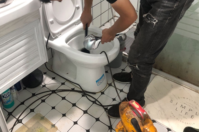 临武马桶堵塞自己疏通还是找师傅？专业上门服务让你省时更省心